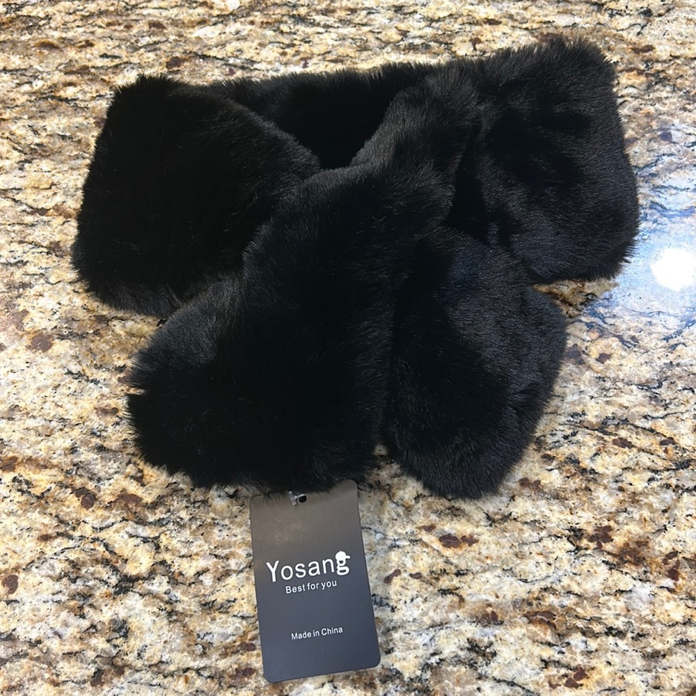 NWT Yosang Faux Rabbit Fur Neck Warmer